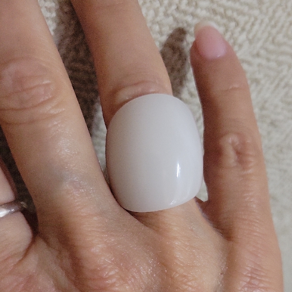 MILKY WHITE BOLD STATEMENT RING, METAL FREE